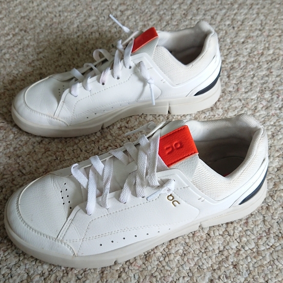 On Women's The Roger Centre Court Sneakers size 8 - Picture 6 of 15